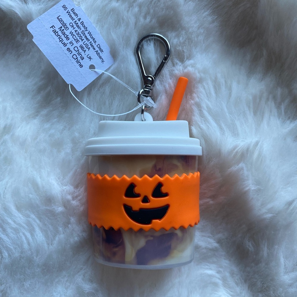 bath and body works pumpkin spice latte hand sanitizer holder!